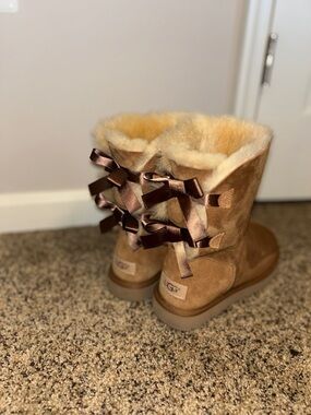Women’s UGG Bailey Bow Chestnut Boots size 8